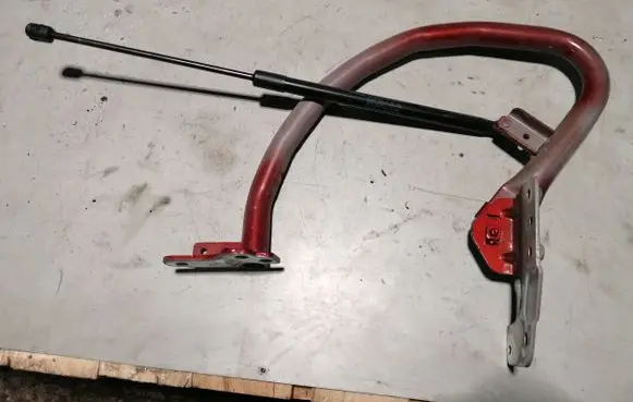 Tailgate/trunk/boot hinge