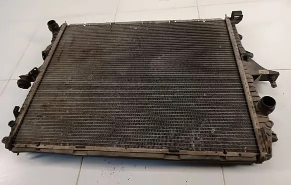 Audi Q7 4L Coolant radiator 7L6121253B E1471
