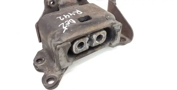 Chrysler PT Cruiser Gearbox mount 04668577AB