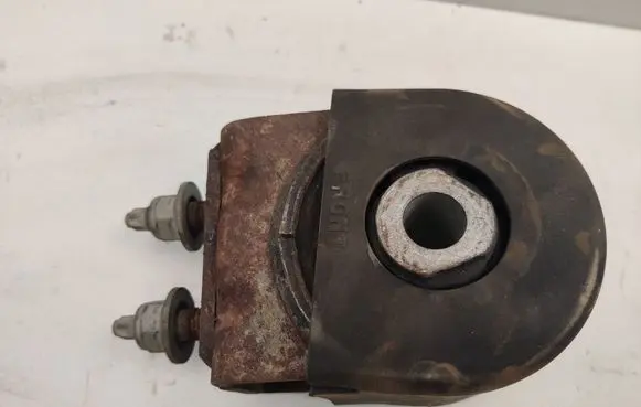 Engine mount bracket