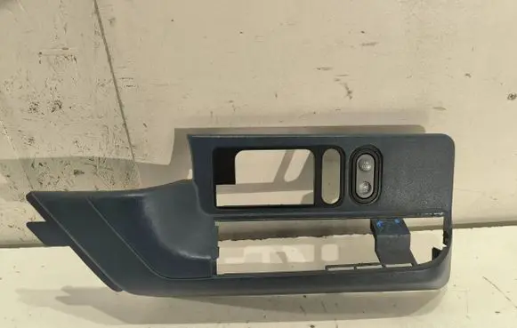 Chevrolet Suburban Other front door trim element 15680757