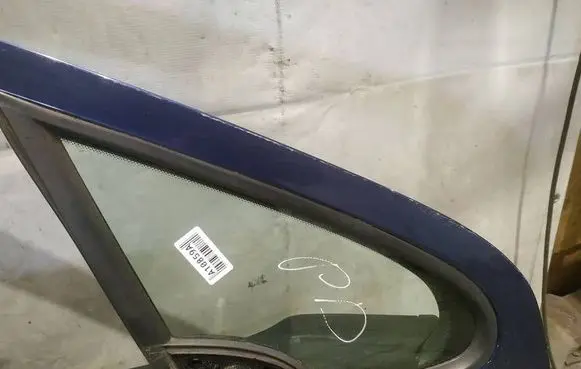 Peugeot 307 Front door vent window glass four-door AS2