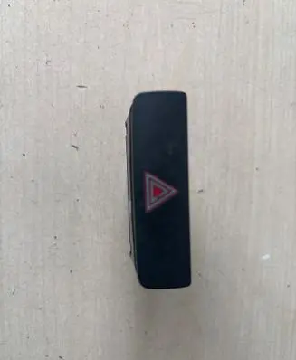 Volkswagen PASSAT B7 Hazard light switch 95333610