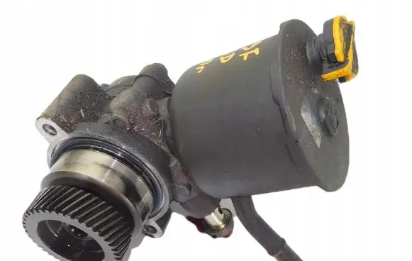 Mazda 323 F Power steering pump BJ3A3265XC
