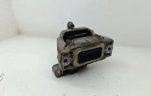 Volkswagen Golf V Engine mount bracket 1K0199262al