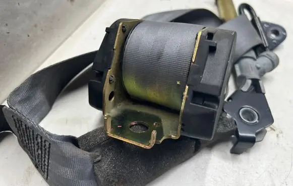 Renault Megane I Front seatbelt 77703018A
