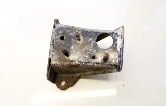 Subaru Outback Engine mounting bracket
