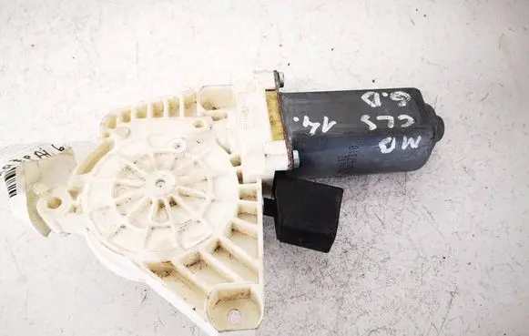 Mercedes-Benz E W212 Front door window regulator motor A2078200642 7746028100
