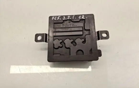 BMW X3 F25 Power management control unit 7591534