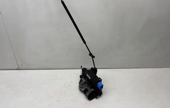 Volkswagen Jetta V Front door lock 3D1837016AC