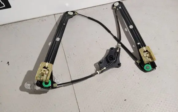 Volkswagen Golf VIII Front window lifting mechanism without motor 5G4837461H C03532105