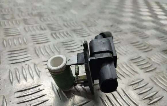 KIA Sportage Coolant fan relay 