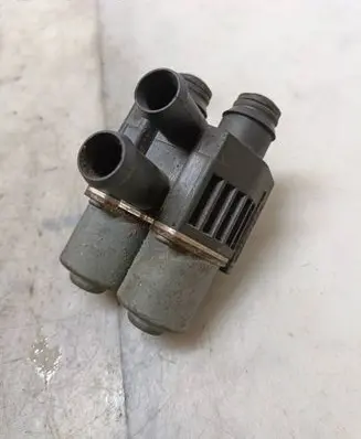 Mercedes-Benz E W210 Coolant heater control valve 0018307884 1147412115