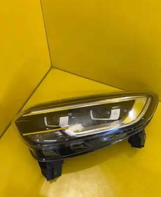 Renault Kadjar Headlight/headlamp 260608114R