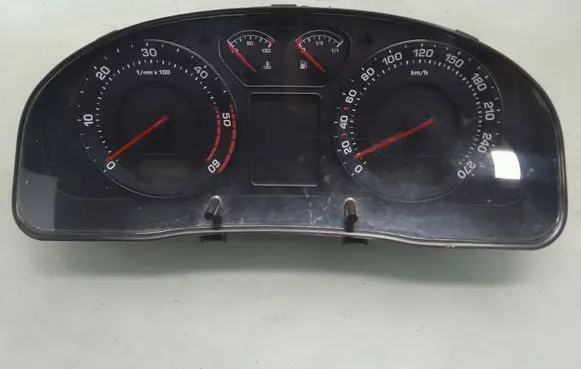 Skoda Superb B5 (3U) Speedometer (instrument cluster) 3U0920811D
