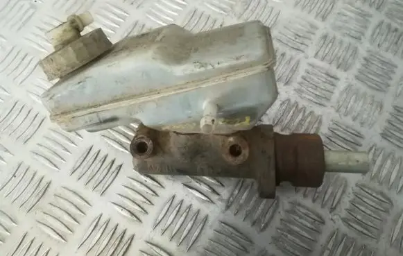 Volkswagen Transporter - Caravelle T4 Master brake cylinder 701611303C