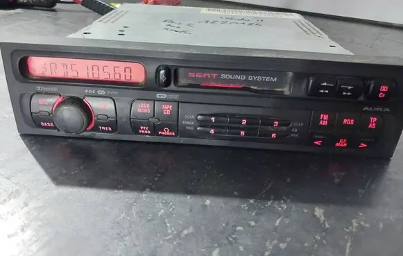 Seat Toledo II (1M) Radio/CD/DVD/GPS head unit 1M0035186B