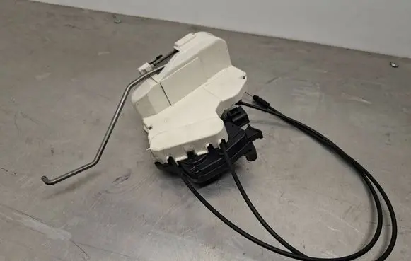 Mitsubishi i-MiEV Rear door lock 