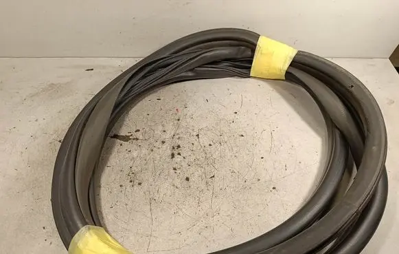 Nissan Navara D40 Front door rubber seal 