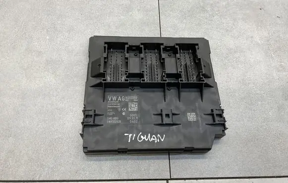 Volkswagen Tiguan Comfort/convenience module 5K0937084F