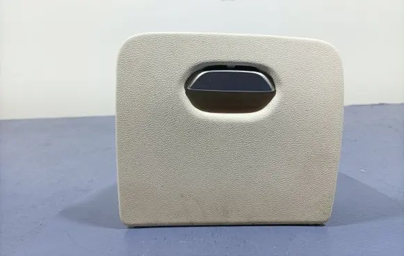 Glove box