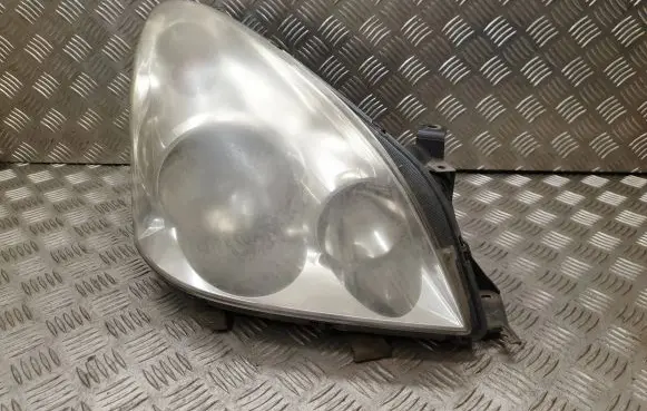 Toyota Corolla Verso E121 Headlight/headlamp 3124