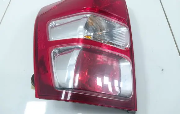 Suzuki Grand Vitara II Rear/tail lights 22059079