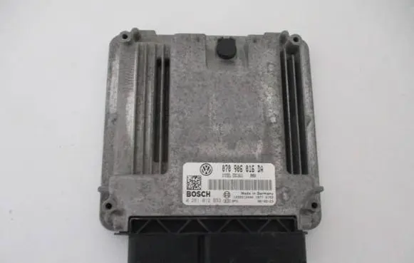 Volkswagen Touareg I Engine control unit/module 070906016DA 0281012933 1039S12404
