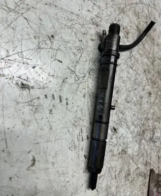 Audi A6 S6 C5 4B Fuel injector