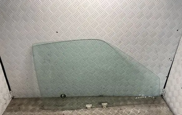 Nissan Navara D22 Front door window glass four-door 