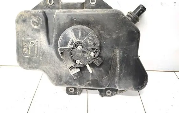 Mercedes-Benz Vito Viano W447 AdBlue liquid reservoir A4474700115