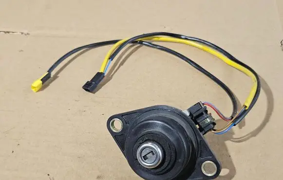 BMW 7 E38 Tailgate/trunk/boot lock/catch/latch 8150240