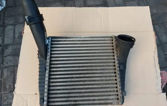 Audi Q7 4L Intercooler radiator 7L6145803D