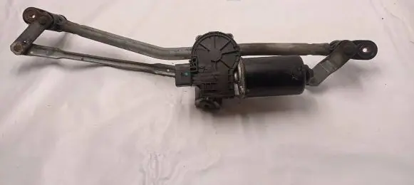 Mazda 3 I Front wiper linkage and motor F00S2S2601