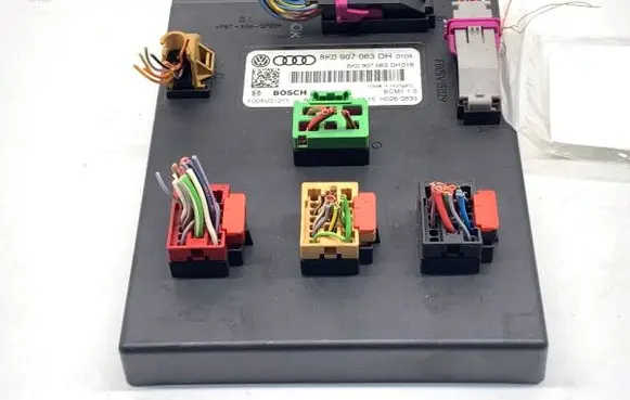 Audi A5 8T 8F Central body control module 8K0907063DH
