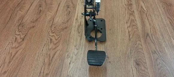 Renault Espace IV Brake pedal 8200725793