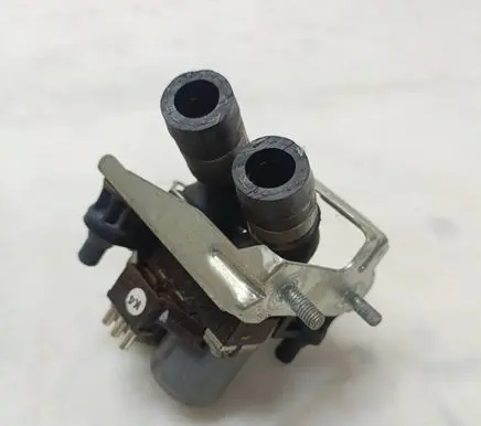 Mercedes-Benz E W210 Coolant heater control valve 0018307784