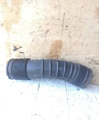 Volvo V70 Air intake hose/pipe 6898050