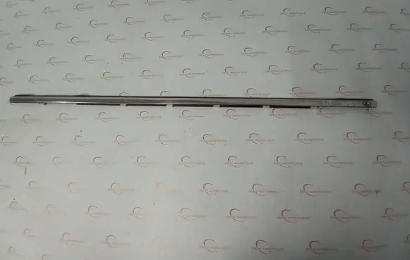 Opel Mokka X Front door windshield rail 