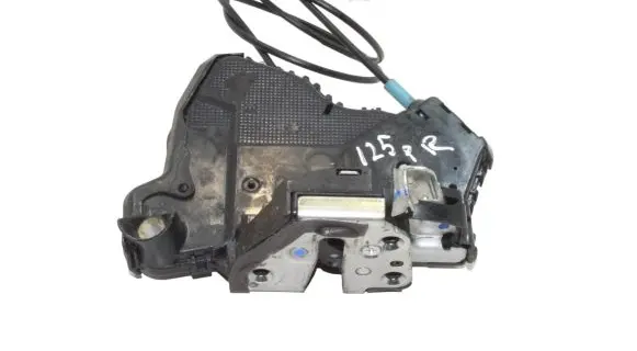 Toyota Verso-S Front door lock