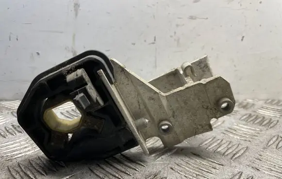 Radiator mount bracket