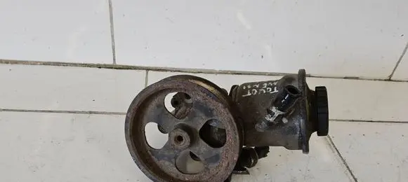 Toyota Avensis T250 Power steering pump