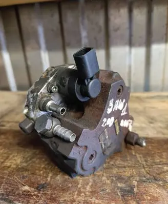 BMW 1 E81 E87 Fuel injection high pressure pump 0445010045