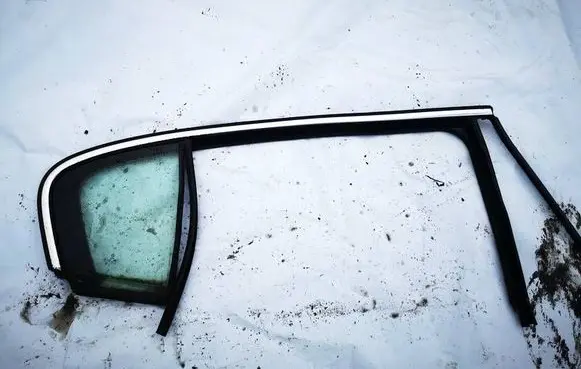 Volkswagen PASSAT B6 Rear vent window glass AS2