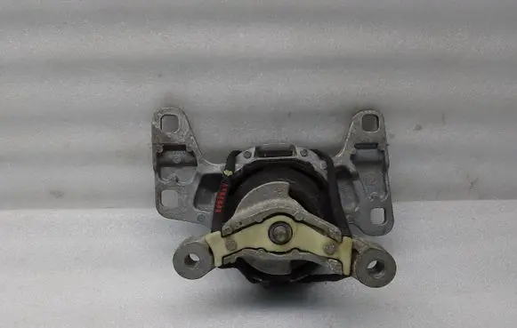 Volvo V40 Engine mount bracket 26008
