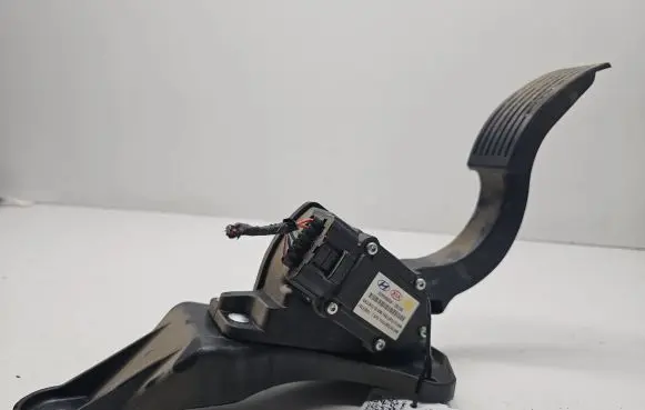 Hyundai Santa Fe Accelerator throttle pedal DDR0050A2B100 0050A2B100