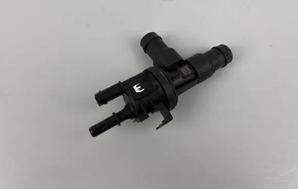 BMW 4 F32 F33 Fuel tank valve 7643106