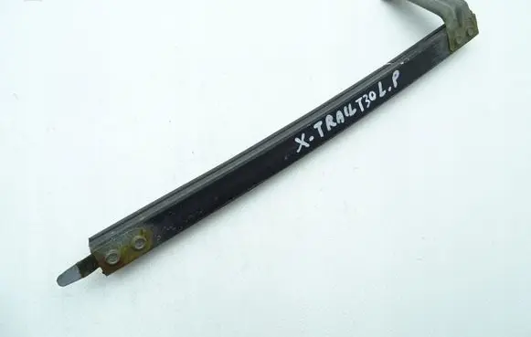 Nissan X-Trail T30 Door glass rail 