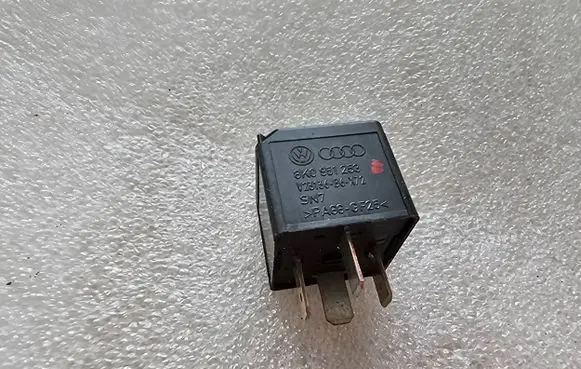 Audi A4 S4 B8 8K Other relay 8K0951253 PA66GF25 V23136B6X72