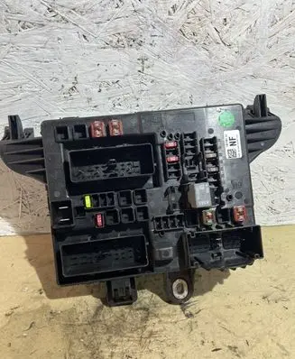 Opel Insignia A Fuse module 1327732203